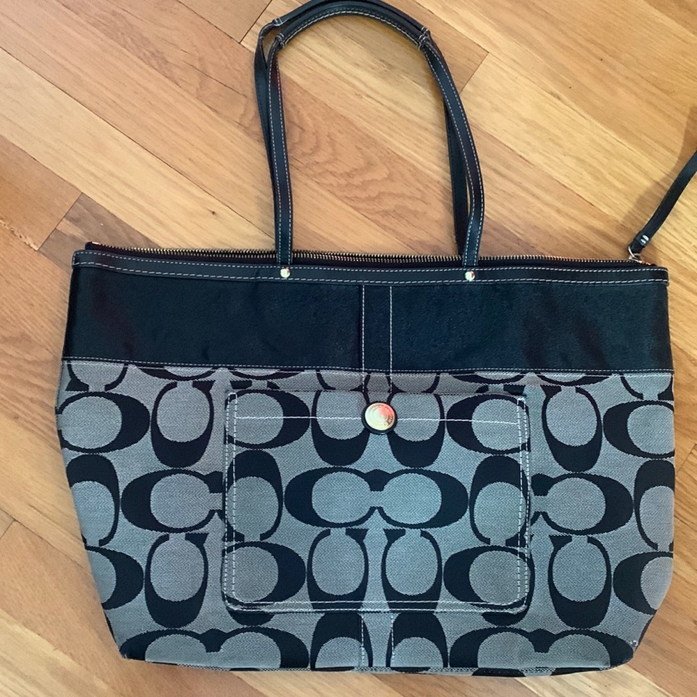 Large black Coach pocketbook/ purse/ tote